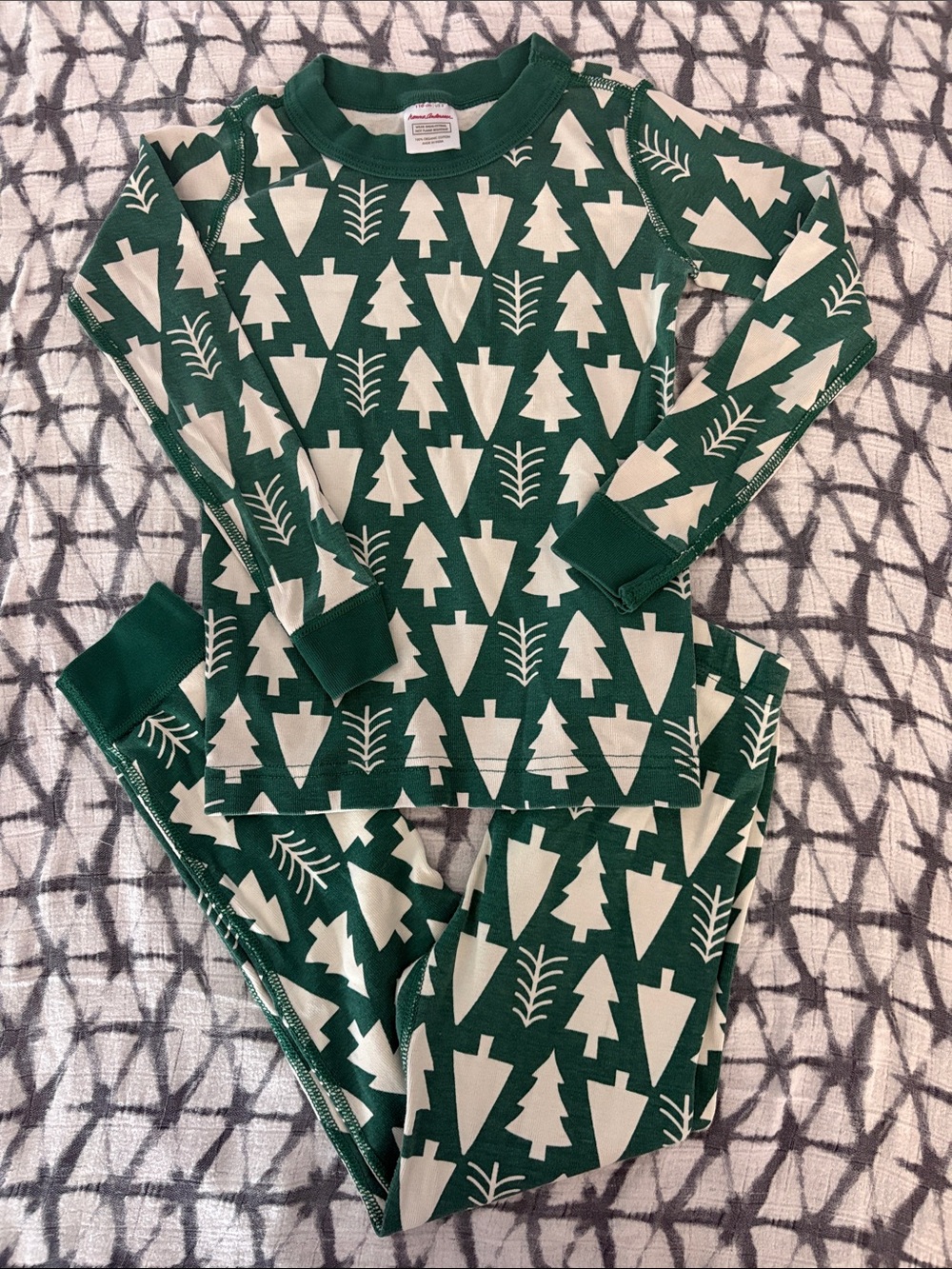 Hanna Andersson Green and Cream Tree-Print Kids Pajama Set